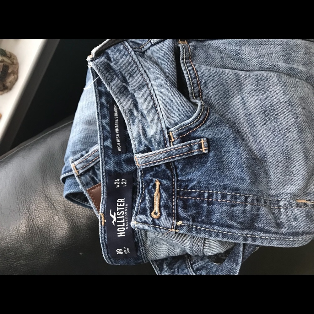 Hollister High-Rise Vintage Straight Jeans